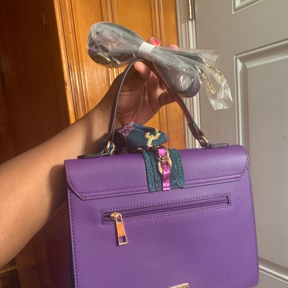 Handbag - Picture 2 of 3